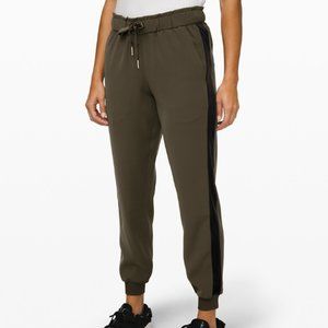 LULULEMON On The Fly Jogger *Velvet Trim -…